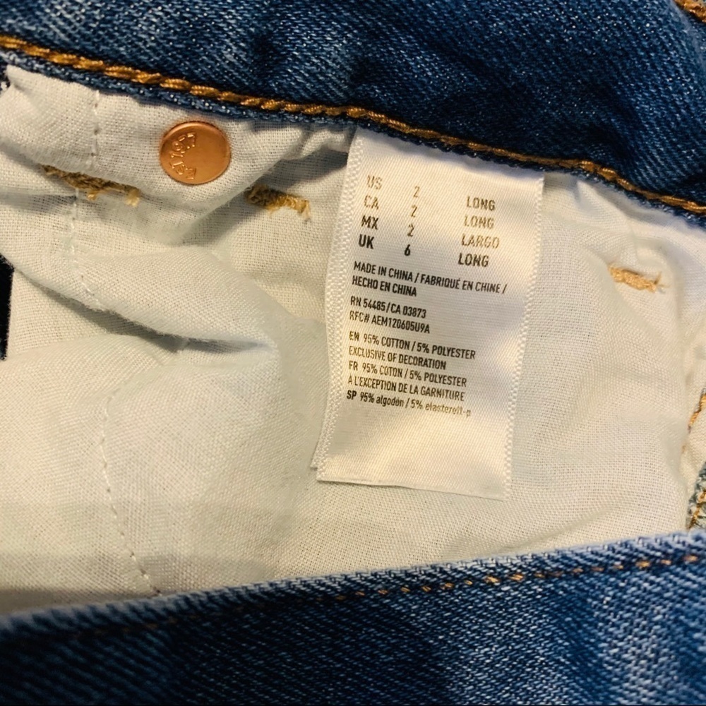 American Eagle Distressed Cropped Mom Jeans - Picture 7 of 7